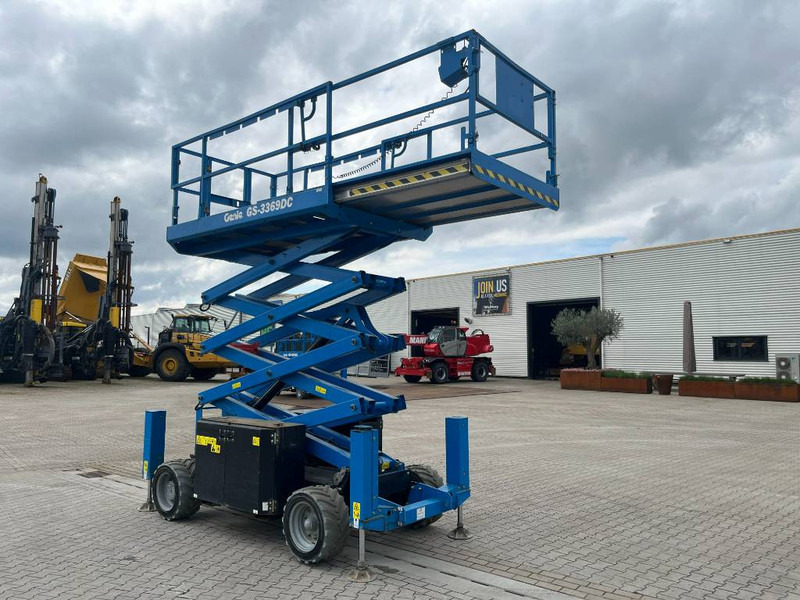 Genie GS 3369 DC - Platforma foarfeca: Foto 4 Genie GS 3369 DC - Platforma foarfeca: Foto 4