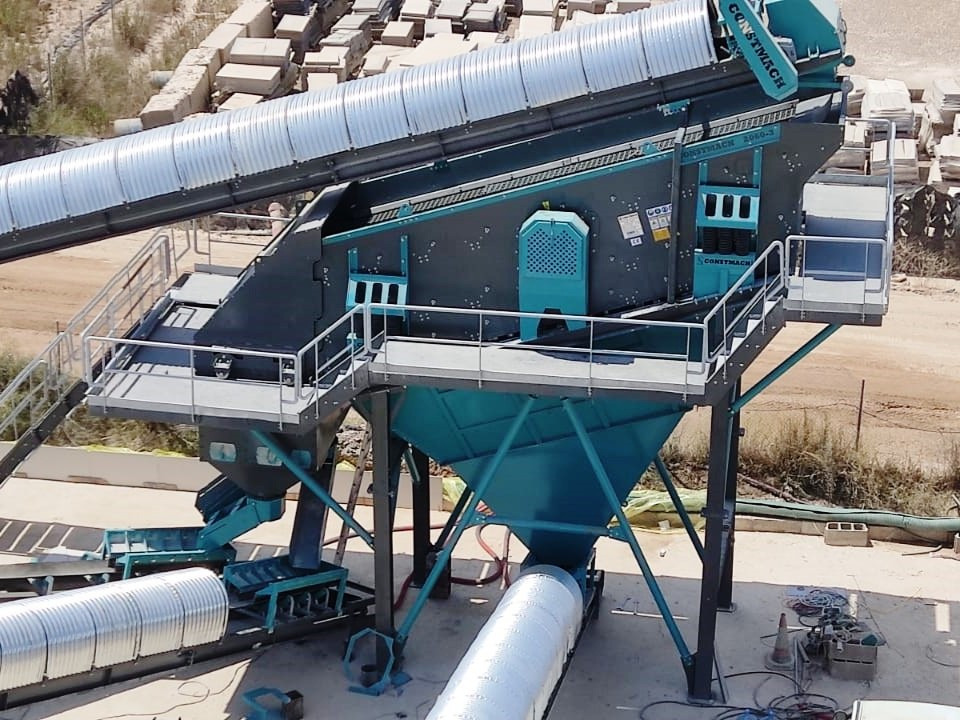 Constmach Vibrating Screen Systems 70-95 Tph 2-3-4 Stages 1200x4000 Mm - Statia de sortare: Foto 3 Constmach Vibrating Screen Systems 70-95 Tph 2-3-4 Stages 1200x4000 Mm - Statia de sortare: Foto 3