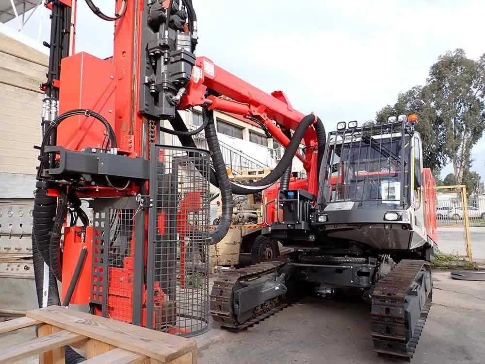 Sandvik DX800 - Maşină de foraj: Foto 1 Sandvik DX800 - Maşină de foraj: Foto 1