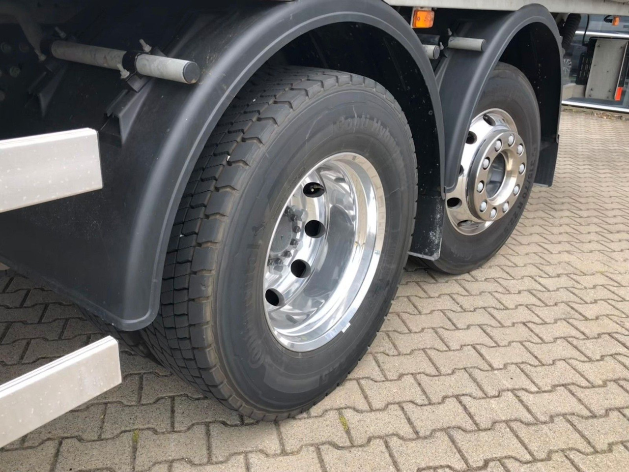 Volvo FE 350 26T 6x2 Lenkachse*ALU*LBW*EDSCHA - Camion cu prelată: Foto 5 Volvo FE 350 26T 6x2 Lenkachse*ALU*LBW*EDSCHA - Camion cu prelată: Foto 5