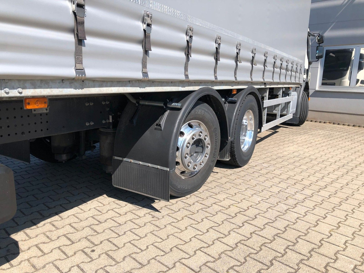 Volvo FE 350 6x2 Lenkachse*ALU*LBW*EDSCHA - Camion cu prelată: Foto 4 Volvo FE 350 6x2 Lenkachse*ALU*LBW*EDSCHA - Camion cu prelată: Foto 4