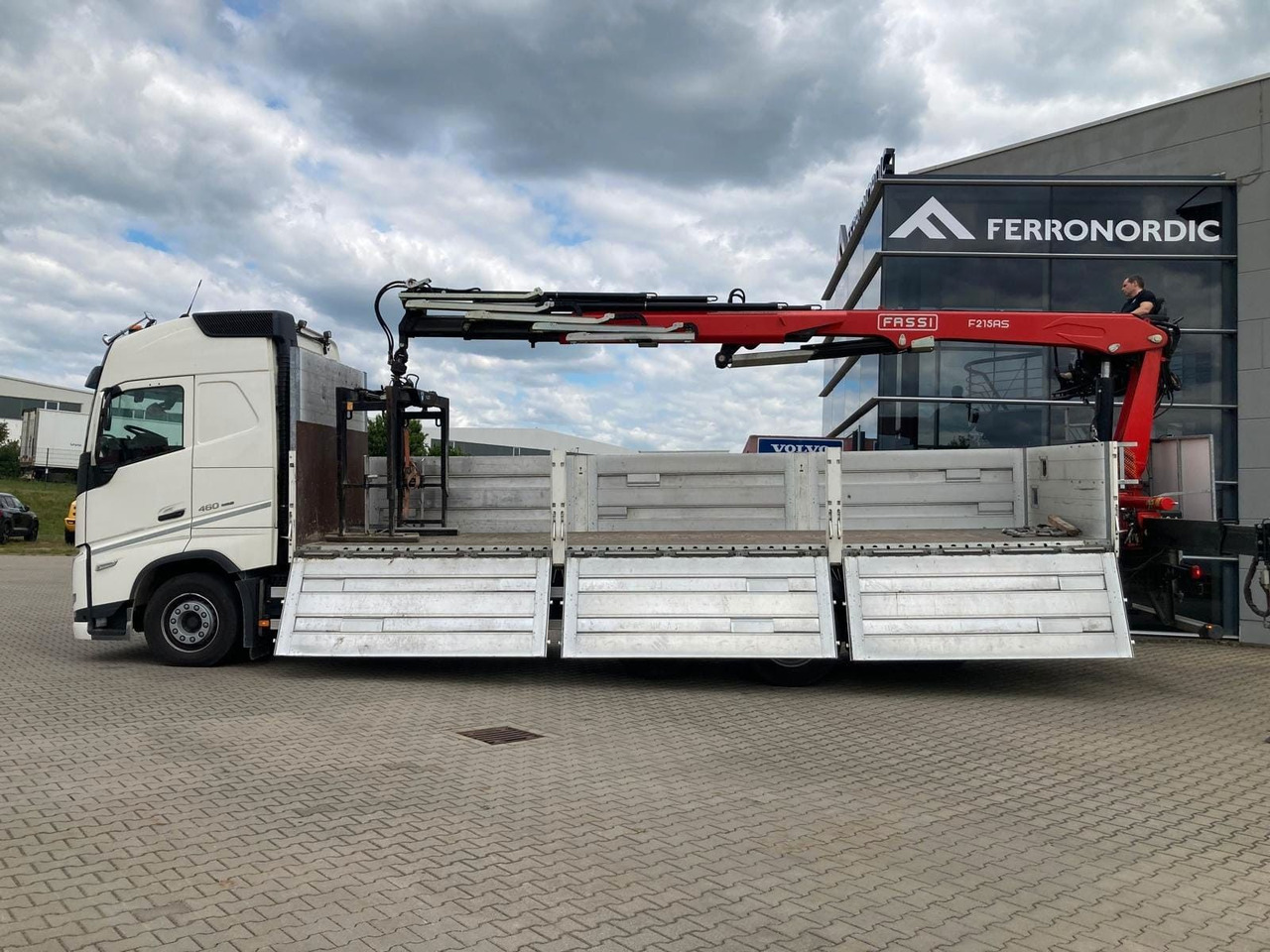 Volvo FH460 8x2 TRIDEM VLA&NLA gelenkt*FASSI F215AS.24 - Camion cu macara: Foto 3 Volvo FH460 8x2 TRIDEM VLA&NLA gelenkt*FASSI F215AS.24 - Camion cu macara: Foto 3