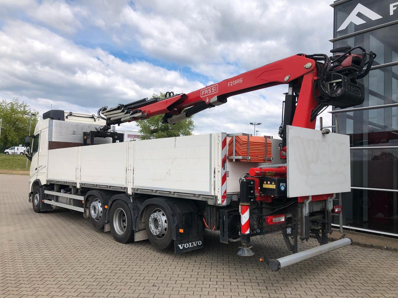 Volvo FH460 8x2 TRIDEM VLA&NLA gelenkt*FASSI F215AS.24 - Camion cu macara: Foto 5 Volvo FH460 8x2 TRIDEM VLA&NLA gelenkt*FASSI F215AS.24 - Camion cu macara: Foto 5