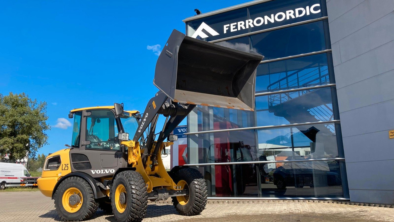 Volvo JL25H Electric *Auch Miete Volvo L25 Electric *Auch Miete*Neuzustand+22+14 kW - Încărcător frontal pe pneuri: Foto 2 Volvo JL25H Electric *Auch Miete Volvo L25 Electric *Auch Miete*Neuzustand+22+14 kW - Încărcător frontal pe pneuri: Foto 2