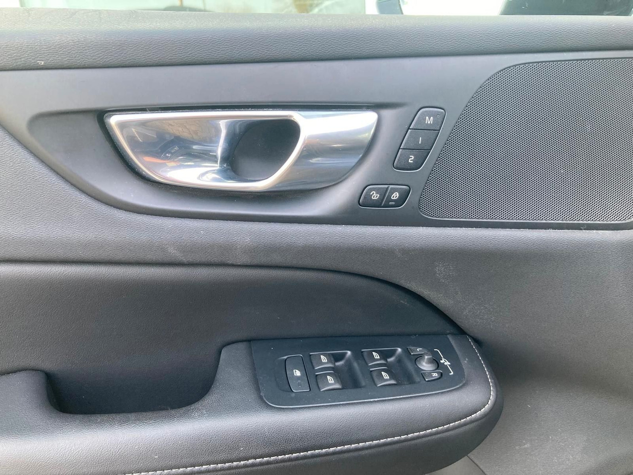 Mașină break Volvo V60 T8 R Design Recharge Plug-In Hybrid AWD: Foto 13 Mașină break Volvo V60 T8 R Design Recharge Plug-In Hybrid AWD: Foto 13