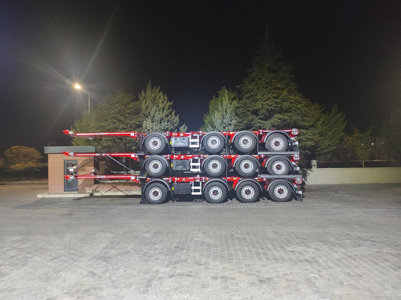 Özgül 4 AXLE HIGH CUBE CONTAINER CARRIER - Semiremorcă transport containere/ Swap body: Foto 2 Özgül 4 AXLE HIGH CUBE CONTAINER CARRIER - Semiremorcă transport containere/ Swap body: Foto 2