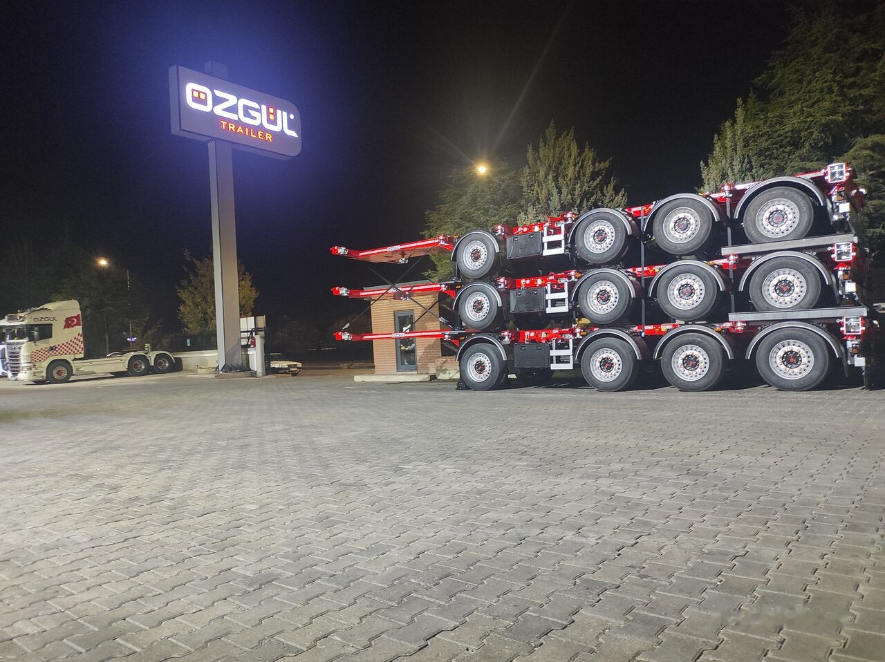 Özgül 4 AXLE HIGH CUBE CONTAINER CARRIER - Semiremorcă transport containere/ Swap body: Foto 4 Özgül 4 AXLE HIGH CUBE CONTAINER CARRIER - Semiremorcă transport containere/ Swap body: Foto 4