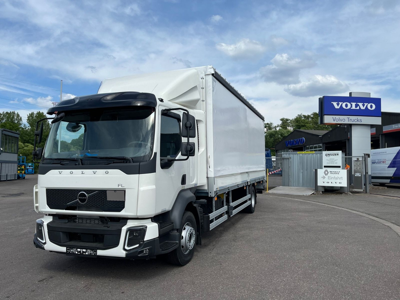 Volvo FL 14.245 Junge Schiebeplanenaufbau LBW - Camion cu prelată: Foto 1 Volvo FL 14.245 Junge Schiebeplanenaufbau LBW - Camion cu prelată: Foto 1