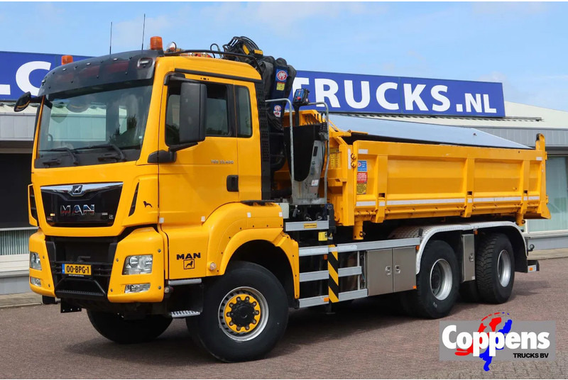 MAN TGS 33.420 2 Zijdige kipper + Kraan 6x6 Stuur as - Camion basculantă, Camion cu macara: Foto 1 MAN TGS 33.420 2 Zijdige kipper + Kraan 6x6 Stuur as - Camion basculantă, Camion cu macara: Foto 1