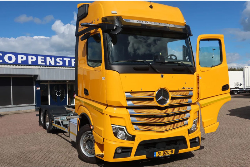 Mercedes-Benz Actros 2642 LL Giga Space Wisselbare opbouw/chassis cabine + lift as - Camion transport containere/ Swap body: Foto 2 Mercedes-Benz Actros 2642 LL Giga Space Wisselbare opbouw/chassis cabine + lift as - Camion transport containere/ Swap body: Foto 2