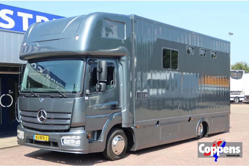 Mercedes-Benz Atego 816 L 3 Paarden/4 Ponies Nieuwe APK + nieuwe accu. - Camion transport cai: Foto 1 Mercedes-Benz Atego 816 L 3 Paarden/4 Ponies Nieuwe APK + nieuwe accu. - Camion transport cai: Foto 1