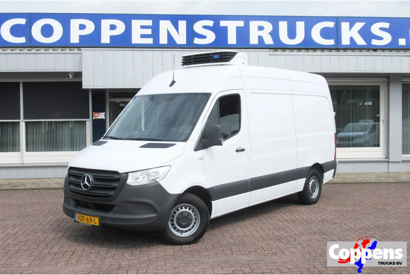Mercedes-Benz Sprinter 317 CDI Koel / Vries/ verwarmen Carrier Xarios 350 + 220 volt nacht stekkerL2/H2 - Autoutilitară frigorifica: Foto 1 Mercedes-Benz Sprinter 317 CDI Koel / Vries/ verwarmen Carrier Xarios 350 + 220 volt nacht stekkerL2/H2 - Autoutilitară frigorifica: Foto 1