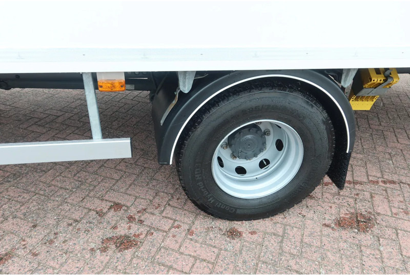 Camion furgon Volvo FL 250 Bakwagen + Dhollandia 1500 kg: Foto 18 Camion furgon Volvo FL 250 Bakwagen + Dhollandia 1500 kg: Foto 18