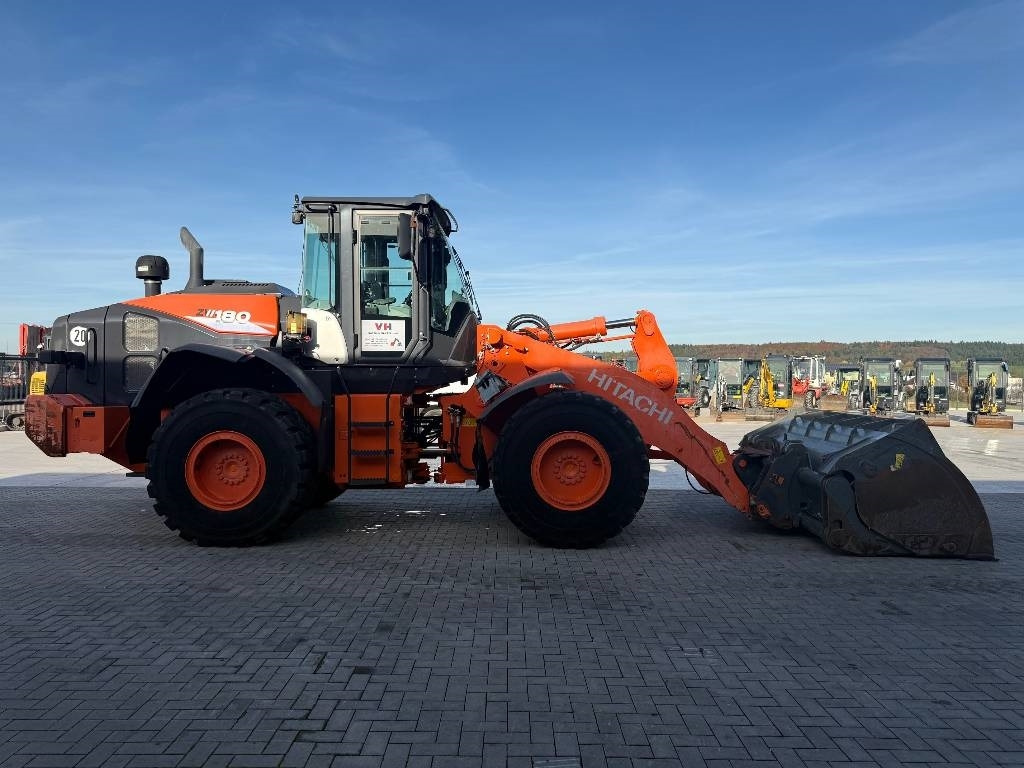 Încărcător frontal pe pneuri Hitachi ZW 180-6: Foto 6
