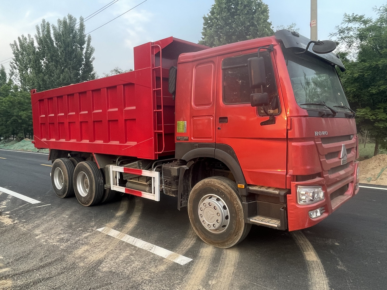 6X4 SINOTRUK HOWO DUMP TRUCK TIPPER 2020 - Camion basculantă: Foto 1 6X4 SINOTRUK HOWO DUMP TRUCK TIPPER 2020 - Camion basculantă: Foto 1