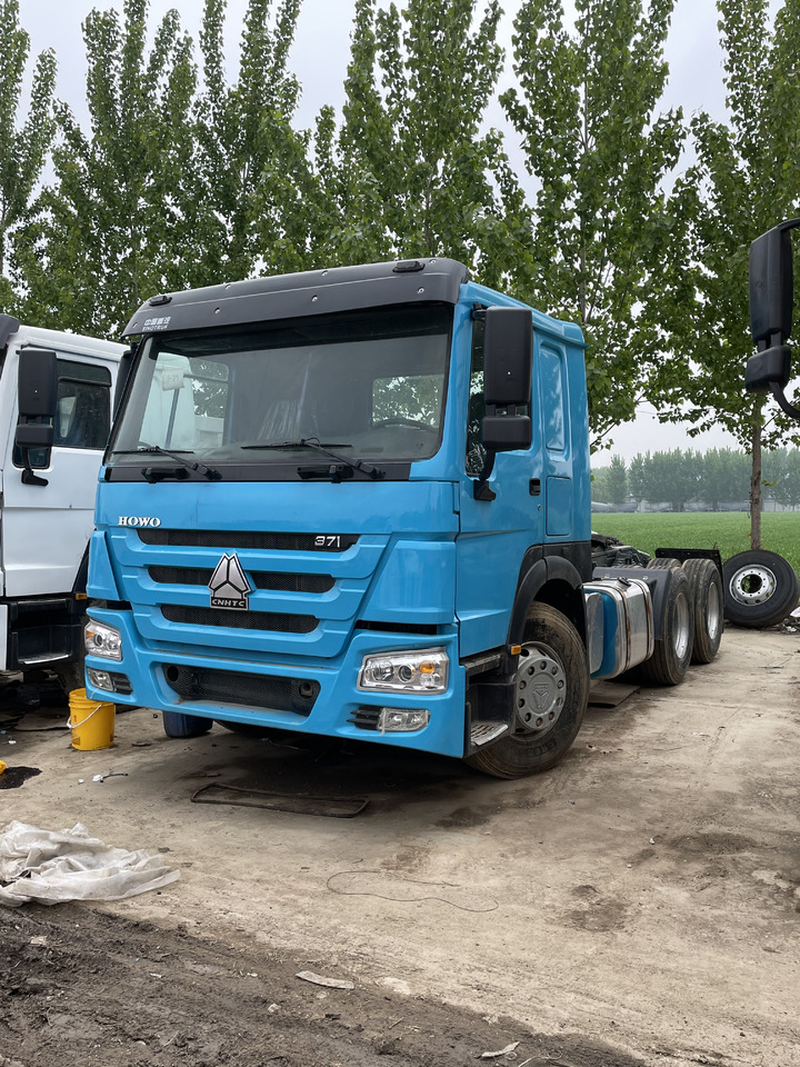 HOWO 6X4 TRACTOR SINOTRUCK 371HP - Cap tractor: Foto 1 HOWO 6X4 TRACTOR SINOTRUCK 371HP - Cap tractor: Foto 1