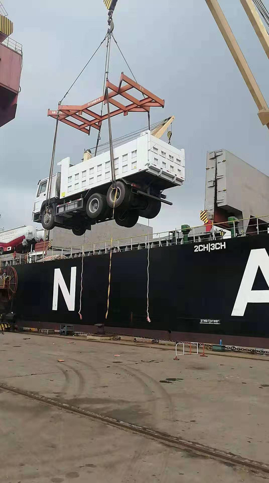 HOWO 6*6 - Camion basculantă: Foto 3 HOWO 6*6 - Camion basculantă: Foto 3