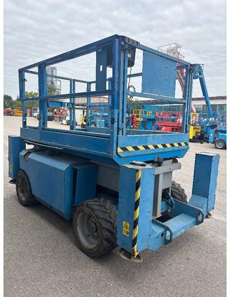 Genie GS 2668 RT 10m Diesel Scherenarbeitsbühne - Platforma foarfeca: Foto 5 Genie GS 2668 RT 10m Diesel Scherenarbeitsbühne - Platforma foarfeca: Foto 5