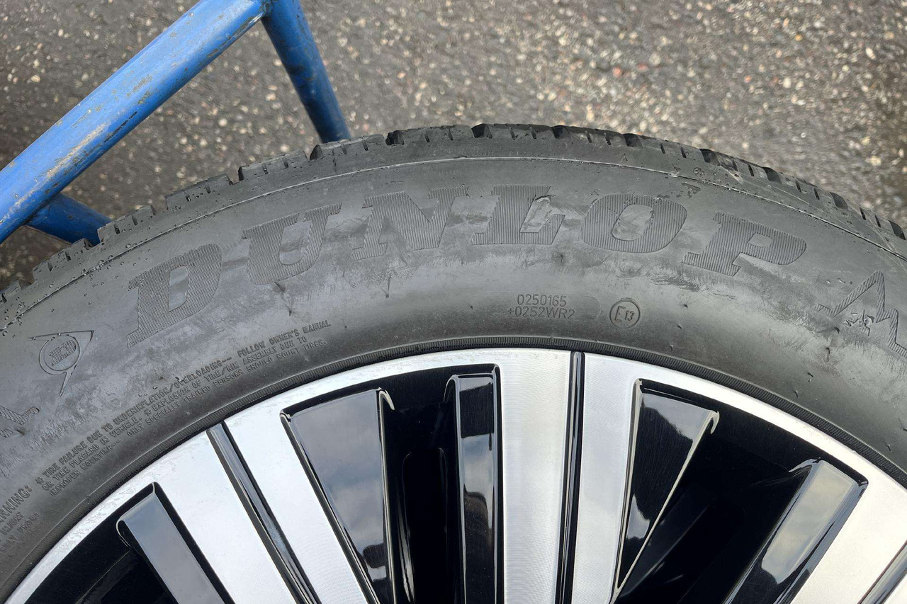 Volkswagen Toureg - Roată completă pentru Automobil: Foto 5 Volkswagen Toureg - Roată completă pentru Automobil: Foto 5