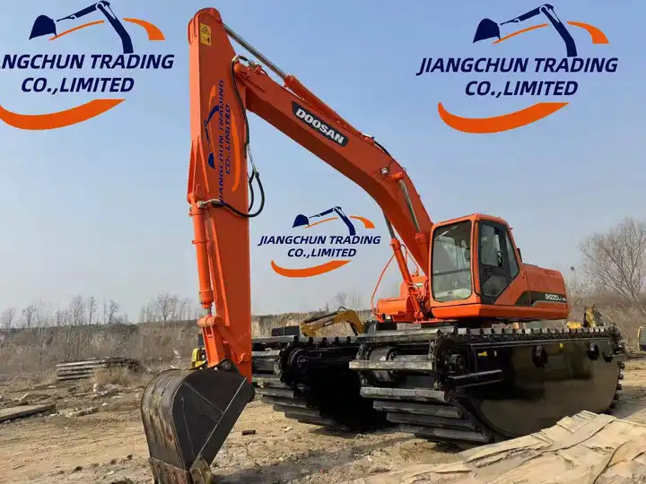 2023 In good condition amphibious excavator wetland excavator boat digging bucket mountain DH220LC-7 for sale at a low price - Excavator: Foto 4 2023 In good condition amphibious excavator wetland excavator boat digging bucket mountain DH220LC-7 for sale at a low price - Excavator: Foto 4