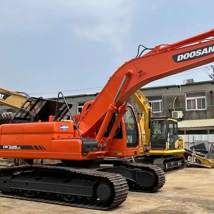 90% new Used Doosan dx225 excavator on sale with manual engine made in Korea - Excavator pe şenile: Foto 1 90% new Used Doosan dx225 excavator on sale with manual engine made in Korea - Excavator pe şenile: Foto 1