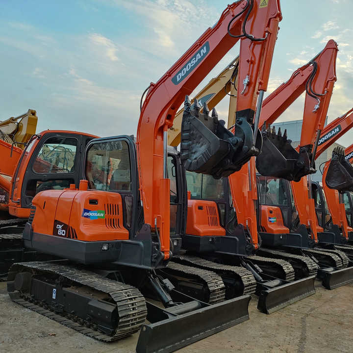 Awesome Performance Korea Imported Small Scale Used Doosan Dx60 Excavator in Shanghai good price - Excavator pe şenile: Foto 1 Awesome Performance Korea Imported Small Scale Used Doosan Dx60 Excavator in Shanghai good price - Excavator pe şenile: Foto 1