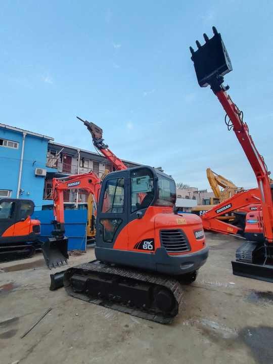 Awesome Performance Korea Imported Small Scale Used Doosan Dx60 Excavator in Shanghai good price - Excavator pe şenile: Foto 2 Awesome Performance Korea Imported Small Scale Used Doosan Dx60 Excavator in Shanghai good price - Excavator pe şenile: Foto 2