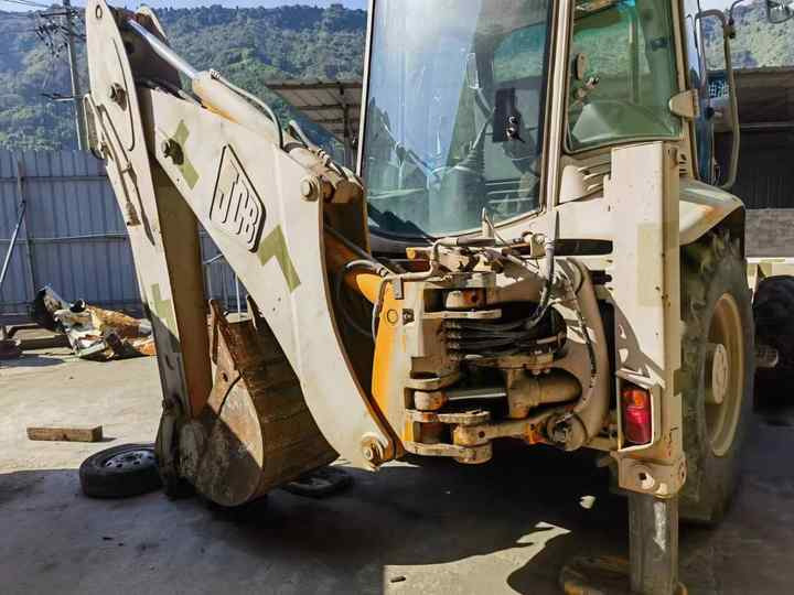 Backhoe loader JCB 3CX 4*4 tlb loader UKmade, used cheap JCB 3CX retro loader and digger - Buldoexcavator: Foto 2 Backhoe loader JCB 3CX 4*4 tlb loader UKmade, used cheap JCB 3CX retro loader and digger - Buldoexcavator: Foto 2