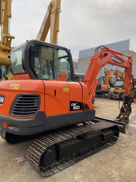 Best Price For 6t Mini Excavator,Small Excavating Machine Korea Doosan Used Excavators Doosan Dx60 For Sale In Shanghai - Excavator pe şenile: Foto 3 Best Price For 6t Mini Excavator,Small Excavating Machine Korea Doosan Used Excavators Doosan Dx60 For Sale In Shanghai - Excavator pe şenile: Foto 3