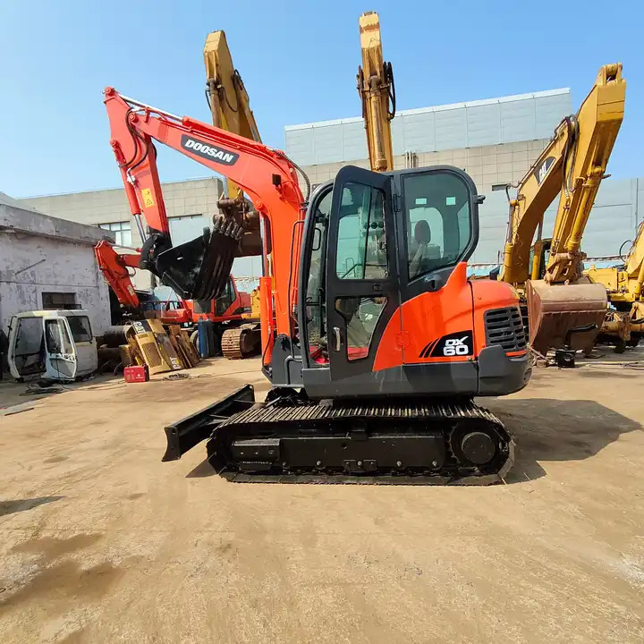 Best Price For 6t Mini Excavator,Small Excavating Machine Korea Doosan Used Excavators Doosan Dx60 For Sale In Shanghai - Excavator pe şenile: Foto 1 Best Price For 6t Mini Excavator,Small Excavating Machine Korea Doosan Used Excavators Doosan Dx60 For Sale In Shanghai - Excavator pe şenile: Foto 1
