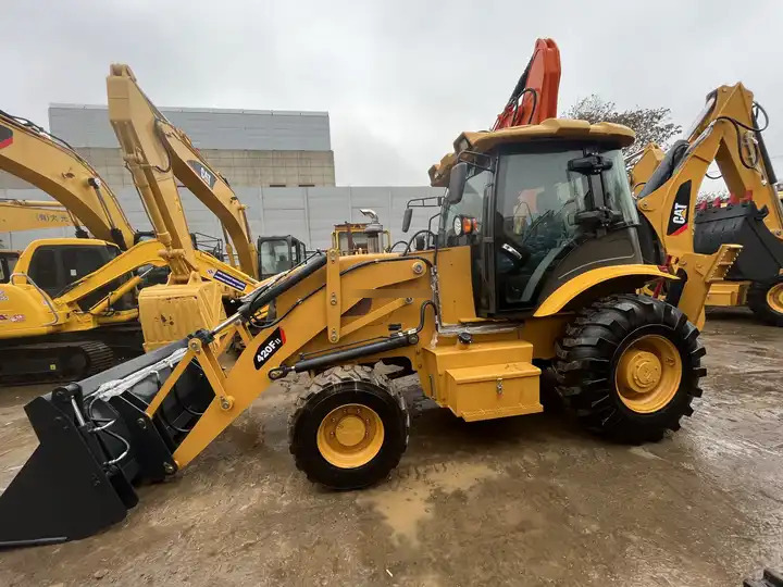 Cheap Price 420f2 Used Backhoe Loader Used Backhoes Cat 420f2 Tractor Backhoe Loader with good working condition on Sale - Buldoexcavator: Foto 4 Cheap Price 420f2 Used Backhoe Loader Used Backhoes Cat 420f2 Tractor Backhoe Loader with good working condition on Sale - Buldoexcavator: Foto 4
