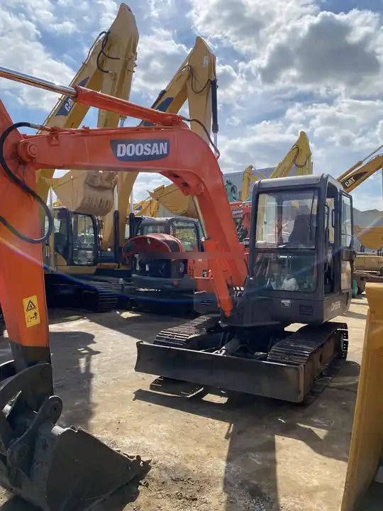 Doosan DH55-V Used Excavator Crawler Excavator Second Hand Japan Engine DH55-V Doosan Excavator in stock for sale - Mini excavator: Foto 4 Doosan DH55-V Used Excavator Crawler Excavator Second Hand Japan Engine DH55-V Doosan Excavator in stock for sale - Mini excavator: Foto 4