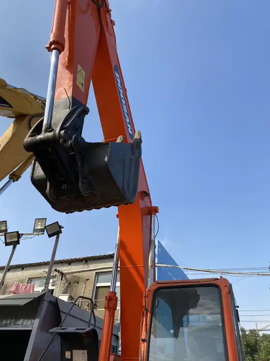 Good Price Tracked Excavator Doosan Dx225 Dx150 Korea Construction Machinery In Shanghai - Excavator pe şenile: Foto 5 Good Price Tracked Excavator Doosan Dx225 Dx150 Korea Construction Machinery In Shanghai - Excavator pe şenile: Foto 5