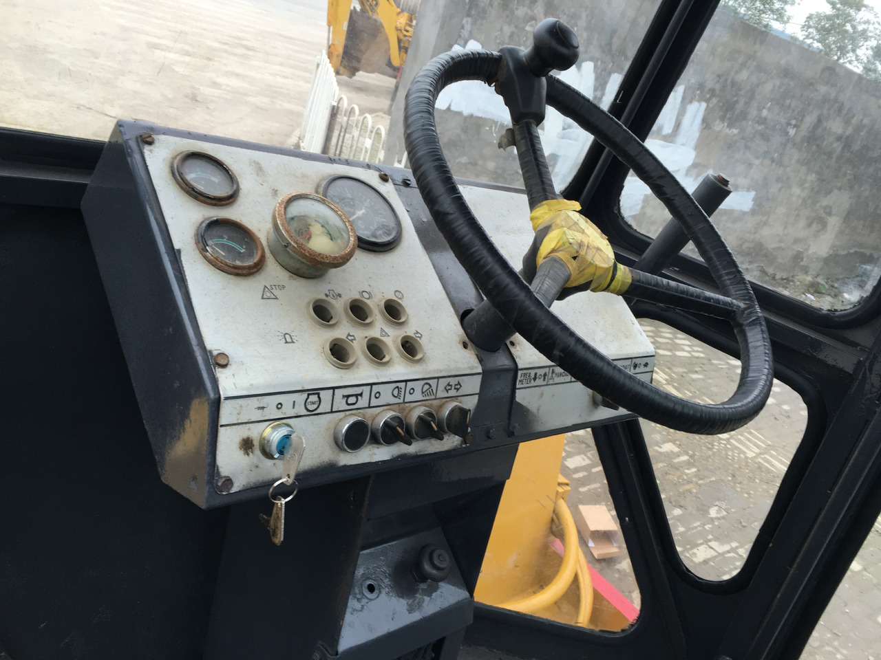 High Quality Used 15 Ton Vibratory Road Roller Dynapac Ca30d Single-drum Soil Compactor Cummins Engine In Shanghai - Cilindru compactor pentru asfalt: Foto 3 High Quality Used 15 Ton Vibratory Road Roller Dynapac Ca30d Single-drum Soil Compactor Cummins Engine In Shanghai - Cilindru compactor pentru asfalt: Foto 3