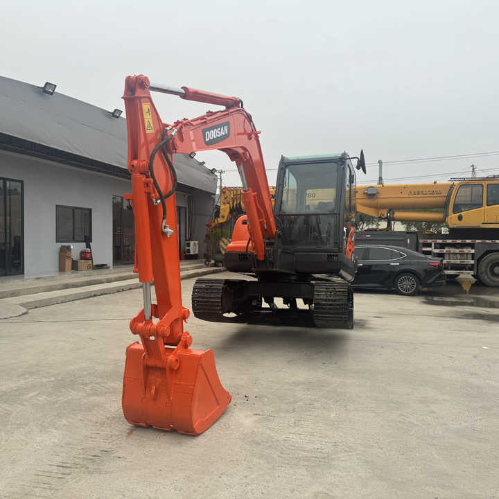 High Quality and Low Price Used Doosan Dx60 Dx75 Dx80 Crawler Excavator in Good Condition 6-ton Mini 6t Excavator for Sale - Excavator pe şenile: Foto 1 High Quality and Low Price Used Doosan Dx60 Dx75 Dx80 Crawler Excavator in Good Condition 6-ton Mini 6t Excavator for Sale - Excavator pe şenile: Foto 1