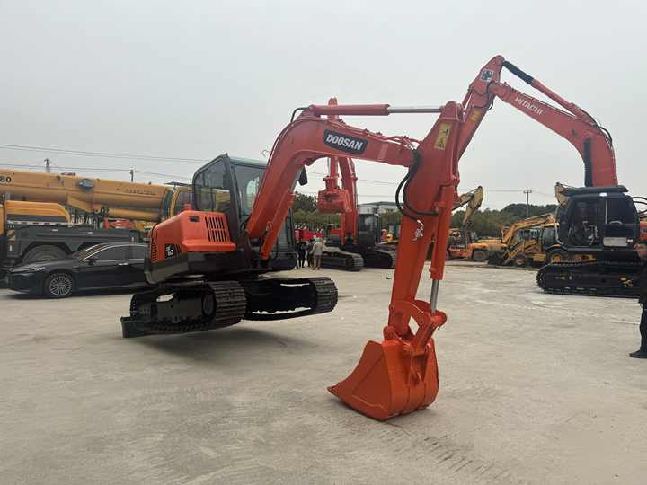 High Quality and Low Price Used Doosan Dx60 Dx75 Dx80 Crawler Excavator in Good Condition 6-ton Mini 6t Excavator for Sale - Excavator pe şenile: Foto 5 High Quality and Low Price Used Doosan Dx60 Dx75 Dx80 Crawler Excavator in Good Condition 6-ton Mini 6t Excavator for Sale - Excavator pe şenile: Foto 5