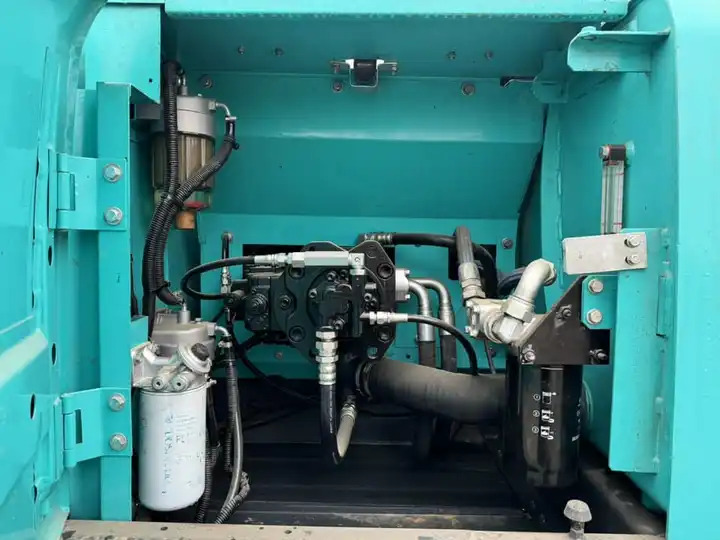 Large Second-Hand Excavators Kobelco Sk200 SK210 20ton with EPA and CE on Sale in Japan - Excavator: Foto 4 Large Second-Hand Excavators Kobelco Sk200 SK210 20ton with EPA and CE on Sale in Japan - Excavator: Foto 4