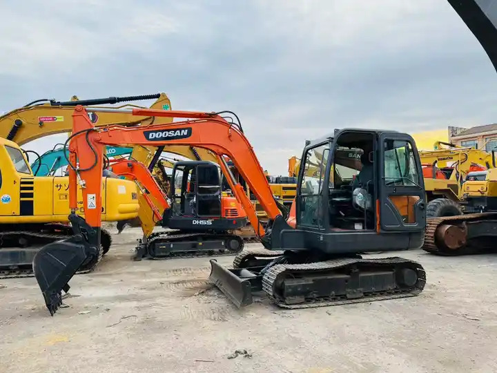 Nice Performance 6t Small Used Excavator,Original Korea Doosan Used Excavators Doosan Dx60 For Sale In Shanghai - Excavator pe şenile: Foto 4 Nice Performance 6t Small Used Excavator,Original Korea Doosan Used Excavators Doosan Dx60 For Sale In Shanghai - Excavator pe şenile: Foto 4