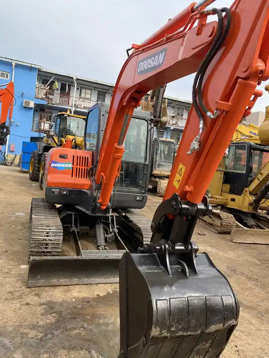 Original 6ton Doosan Dx60 used Hydraulic Crawler mini Excavator Doosan DX60 Excavator in Stock - Excavator pe şenile: Foto 4 Original 6ton Doosan Dx60 used Hydraulic Crawler mini Excavator Doosan DX60 Excavator in Stock - Excavator pe şenile: Foto 4