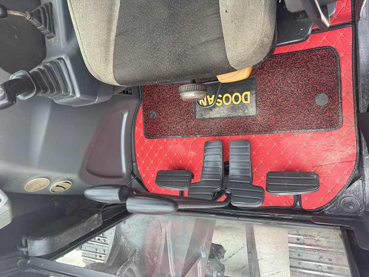 Original Top Sale High Performance Slightly Used Doosan Dx60 Dx75 Dx80 Tracked Excavator for Landscaping in Shanghai - Excavator pe şenile: Foto 4 Original Top Sale High Performance Slightly Used Doosan Dx60 Dx75 Dx80 Tracked Excavator for Landscaping in Shanghai - Excavator pe şenile: Foto 4