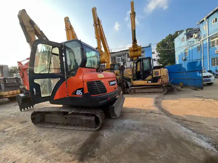 Original Top Sale High Performance Slightly Used Doosan Dx60 Tracked Excavator For Landscaping In Shanghai - Excavator pe şenile: Foto 4 Original Top Sale High Performance Slightly Used Doosan Dx60 Tracked Excavator For Landscaping In Shanghai - Excavator pe şenile: Foto 4