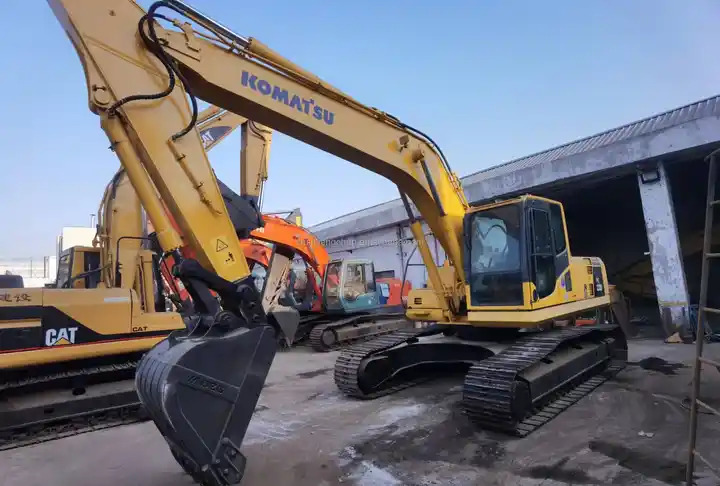 Original Well-Maintained Komatsu PC220-8 Used Excavator for Sale - Excavator pe şenile: Foto 2 Original Well-Maintained Komatsu PC220-8 Used Excavator for Sale - Excavator pe şenile: Foto 2