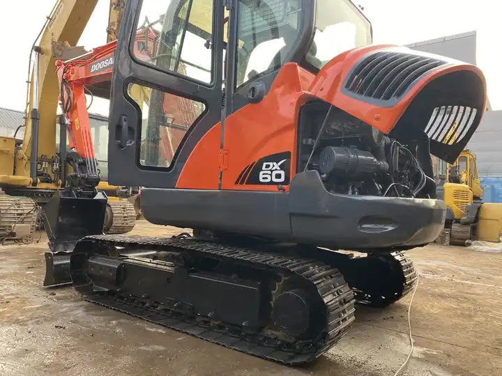 Top Grade In Stock Doosan DX60 Used 6 Ton Hydraulic Crawler Excavator Digger High Quality Factory Price Used 6 Ton - Excavator pe şenile: Foto 3 Top Grade In Stock Doosan DX60 Used 6 Ton Hydraulic Crawler Excavator Digger High Quality Factory Price Used 6 Ton - Excavator pe şenile: Foto 3