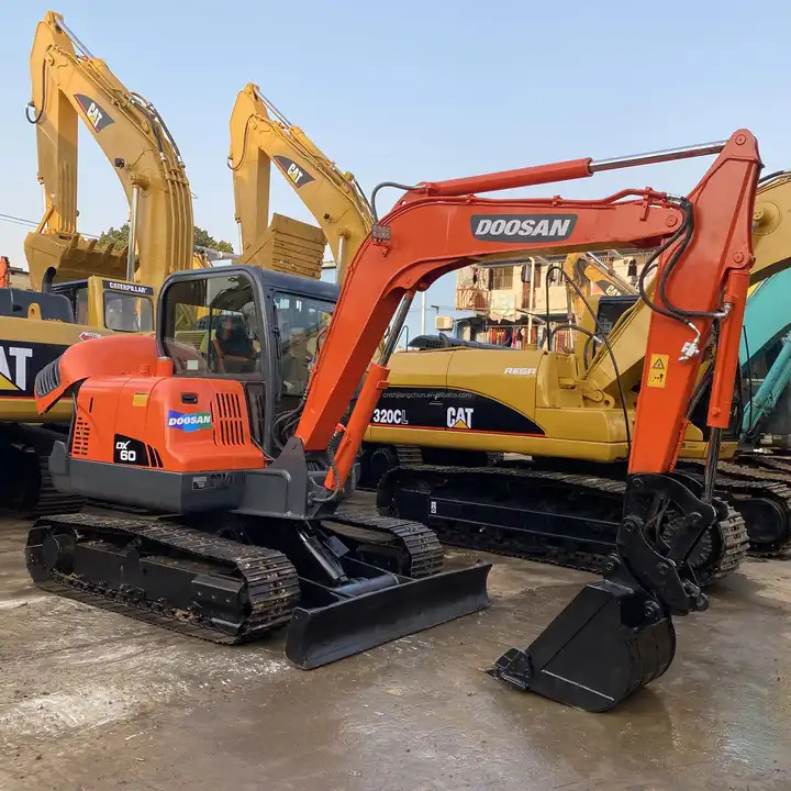 Top Grade In Stock Doosan DX60 Used 6 Ton Hydraulic Crawler Excavator Digger High Quality Factory Price Used 6 Ton - Excavator pe şenile: Foto 1 Top Grade In Stock Doosan DX60 Used 6 Ton Hydraulic Crawler Excavator Digger High Quality Factory Price Used 6 Ton - Excavator pe şenile: Foto 1