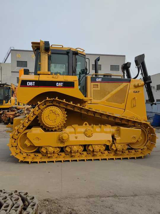 USED D8T CAT Bulldozer Price D8R Used Caterpillar Bulldozer crawler bulldozer made in brazil - Buldozer: Foto 2 USED D8T CAT Bulldozer Price D8R Used Caterpillar Bulldozer crawler bulldozer made in brazil - Buldozer: Foto 2