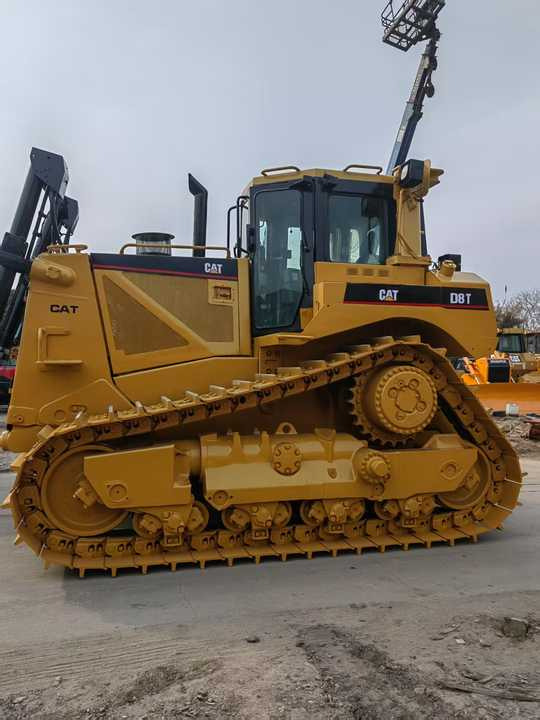 USED D8T CAT Bulldozer Price D8R Used Caterpillar Bulldozer crawler bulldozer made in brazil - Buldozer: Foto 3 USED D8T CAT Bulldozer Price D8R Used Caterpillar Bulldozer crawler bulldozer made in brazil - Buldozer: Foto 3