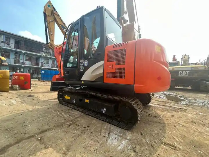 Used Hitachi ZX70 crawler Excavator, Japan Made used Hitachi ZX70 Mini Excavator on sale - Excavator pe şenile: Foto 4 Used Hitachi ZX70 crawler Excavator, Japan Made used Hitachi ZX70 Mini Excavator on sale - Excavator pe şenile: Foto 4
