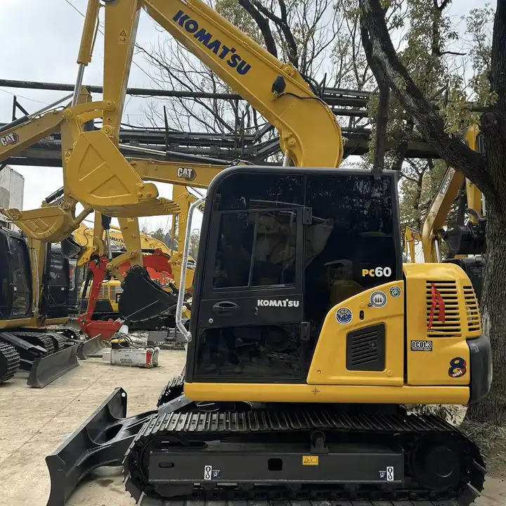 Used Komatsu PC 60-7 with Good Condition in Shanghai - Excavator: Foto 1 Used Komatsu PC 60-7 with Good Condition in Shanghai - Excavator: Foto 1