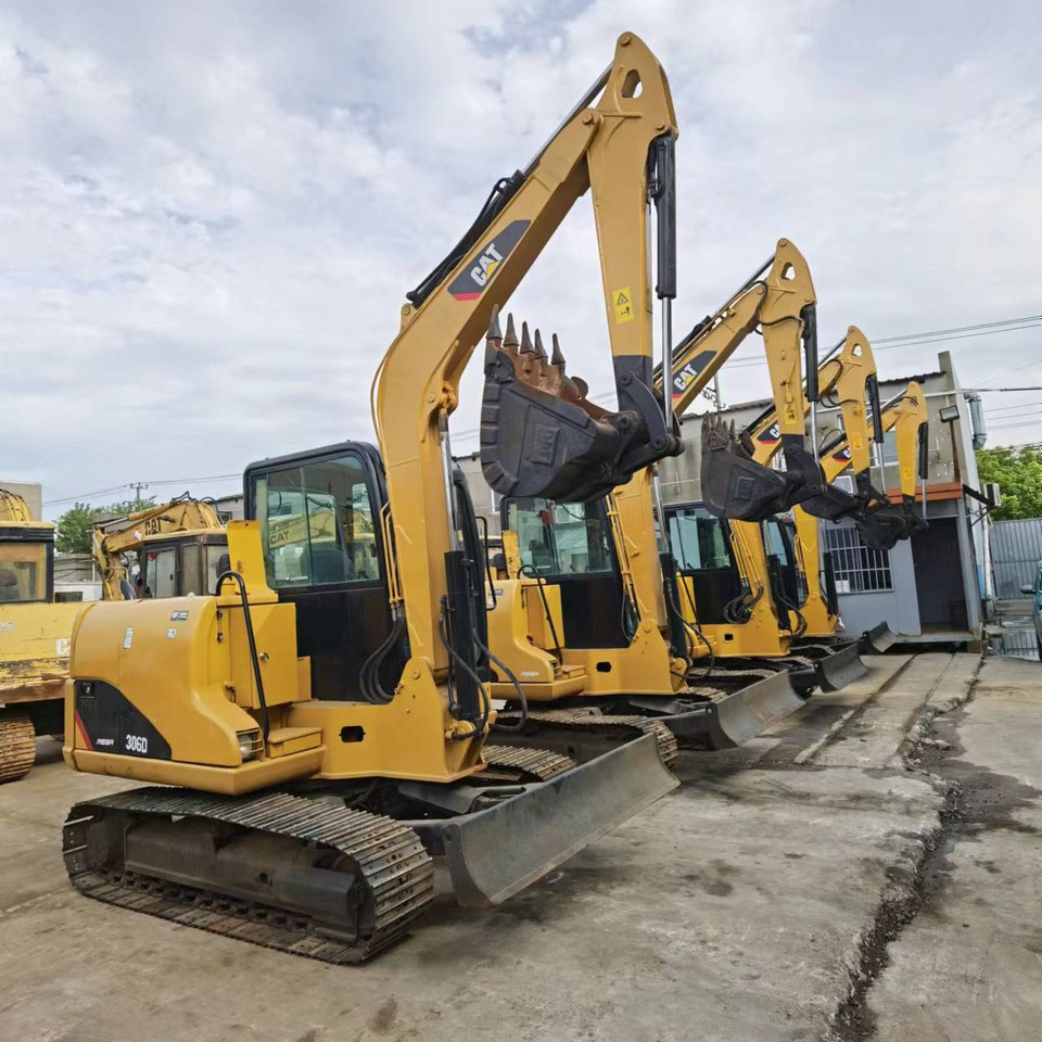Used cat mini excavator 306D 302.5 6ton 2.5ton free shipping with mini excavator bucket - Excavator pe şenile: Foto 2 Used cat mini excavator 306D 302.5 6ton 2.5ton free shipping with mini excavator bucket - Excavator pe şenile: Foto 2