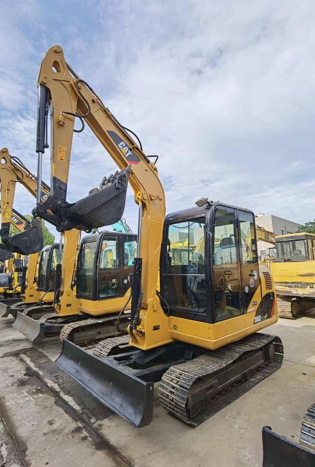 Used cat mini excavator 306D 302.5 6ton 2.5ton free shipping with mini excavator bucket - Excavator pe şenile: Foto 5 Used cat mini excavator 306D 302.5 6ton 2.5ton free shipping with mini excavator bucket - Excavator pe şenile: Foto 5
